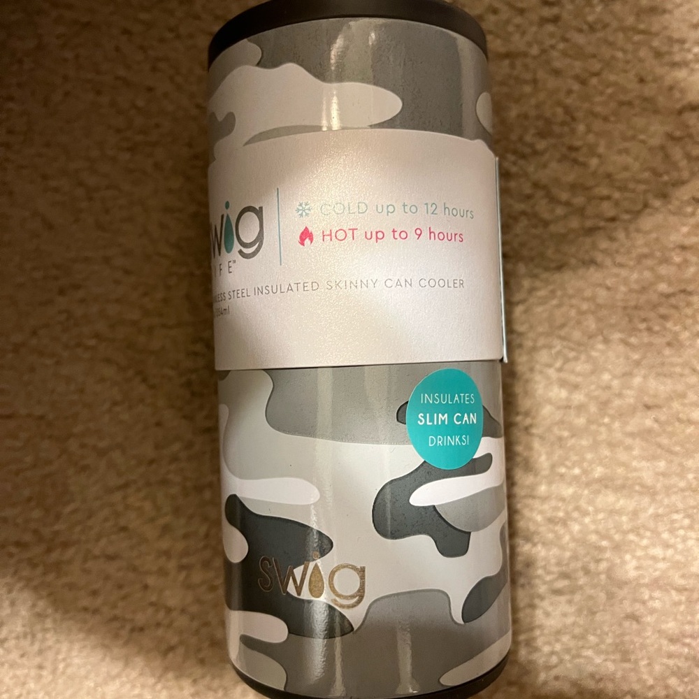 SWIG grey camouflage skinny can koozie